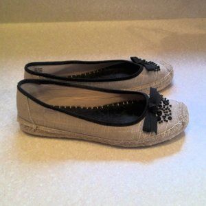 SIMPLY VERA BALLET STYLE SHOES WITH BLACK BOW ON TOP AND BLACK CRYSTALS- 81/2 M